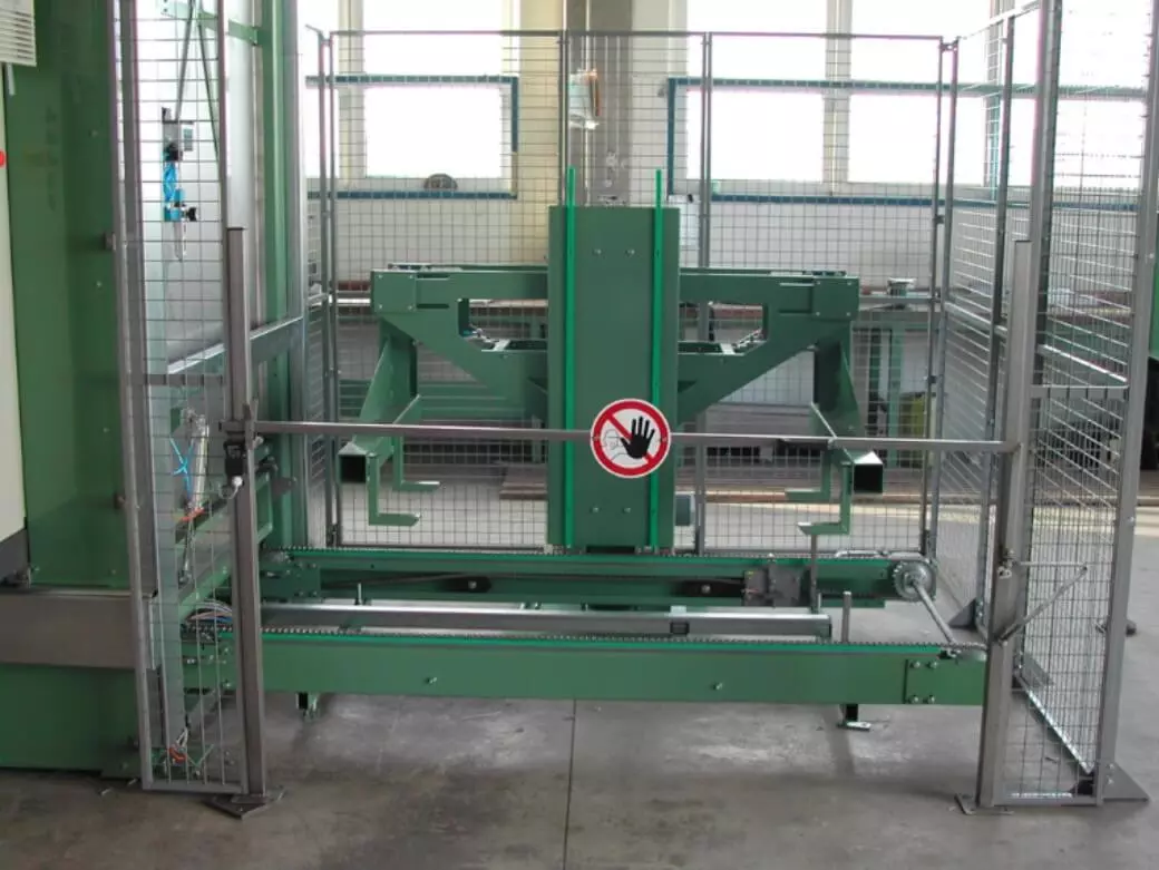 empty-pallet-stacker